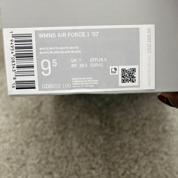 Brand New Stylish White Nike Sneakers- Women's - Picture 7 of 7